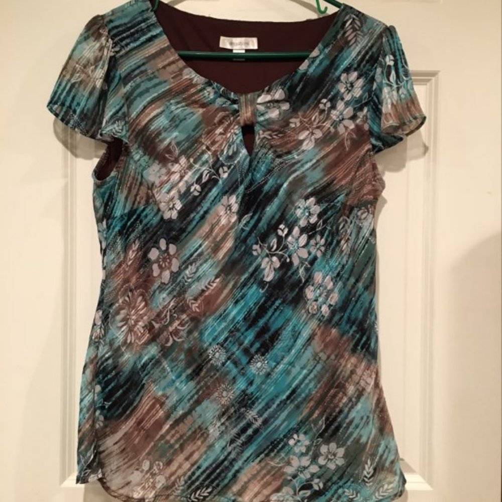 Blouse size LG fit like MED